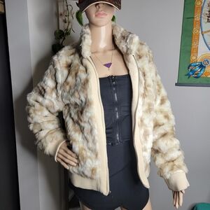 SALE🎉 Beautiful Beige Cream Faux fur coat jacket with pockets size L